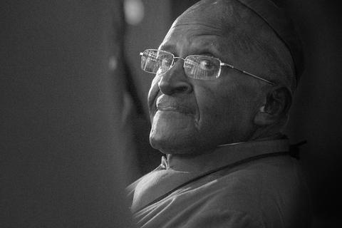 Der südafrikanische Friedensnobelpreiträger und frühere Ezbischof von Kapstadt, Desmond Tutu, ist tot. Foto: dpa