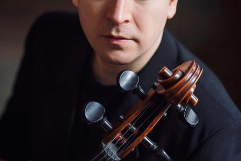 Edvardas Armonas ist Cellist, Mitglied des erfolgreichen Guadagnini-Trios und künstlerischer Leiter der Kammerkonzerte Darmstadt. Foto: Cara Gutman 