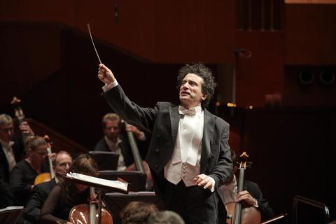 Chefdirigent Alain Altinoglu. Foto: Alte Oper Frankfurt / Tibor-Florestan Pluto