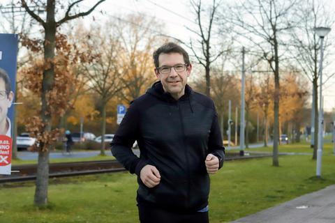 Joggen mit Hanno Benz, eine Wahlkampfidee des SPD-Bewerbers. © Andreas Kelm