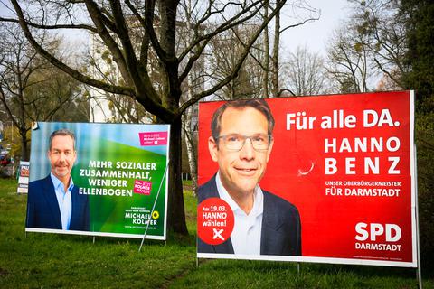 Nach der Wahl ist vor der WahL - Am 2. April folgt die Stichwahl zwischen Michael Kolmer (Die Grünen) und Hanno Benz (SPD). Foto: Guido Schiek / VRM Bild