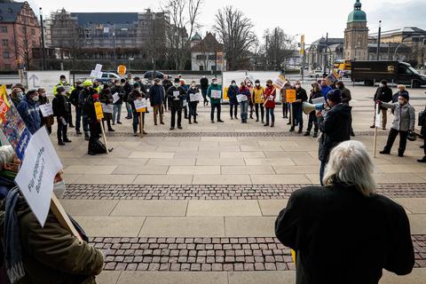 Die Gegner des Aldi-Neubaus nutzten vor dem Darmstadtium noch einmal die letzte Gelegenheit zum Protest. Foto: Sascha Lotz