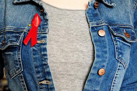 Rund 90.800 Menschen sind in Deutschland HIV-positiv. Betroffene sind gut behandelbar, heilbar ist die Krankheit dennoch noch nicht.