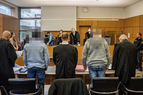 Die 10. Große Jugendkammer des Landgerichts Darmstadt mit dem Vorsitzenden Richter Jens Aßling hat zwei Groß-Umstädter wegen besonders schwerem Raub und gefährlicher Körperverletzung verurteilt. 