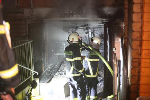 In der Nacht von Samstag auf Sonntag brannten Kellerräume im Weiterstädter Bürgerzentrum aus. Die Polizei schätzt den Schaden auf eine sechsstellige Summe. Verletzt wurde niemand. 