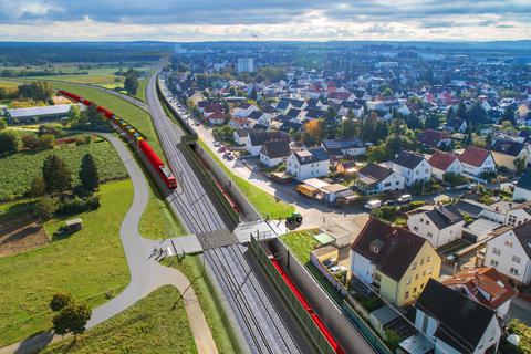 Diese geplante Güterzugtrasse entlang der Arheilger Straße in Weiterstadt will die Stadt gerne verhindern.Visualisierung: Deutsche Bahn 