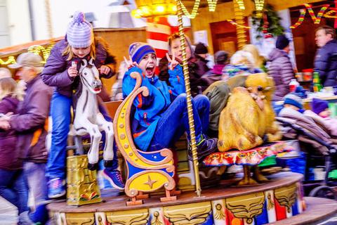 Kinderspaß auf dem Berkacher Weihnachtsmarkt: Auf dem Karussell dreht auch Felix seine Runden.Foto: Vollformat/Alexander Heimann  Foto: Vollformat/Alexander Heimann