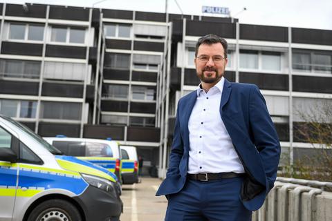 Alexander Lorenz, der frisch gebackene Leiter der Regionalen Kriminalinspektion der Polizeidirektion Groß-Gerau, freut sich auf seine neue Aufgabe und geht gelassen mit den damit verbundenen Herausforderungen um.