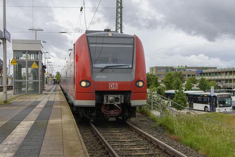 Ein preiswertes Vergnügen ist ab 1. Juni die Nutzung von S-Bahnen und Bussen (hier in Mörfelden fotografiert) sowie von Regionalzügen dank des auf Bundesebene beschlossenen Neun-Euro-Tickets.