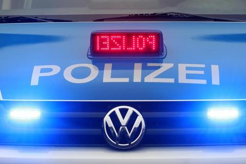 WebDUMMY Dummy Polizei Einsatz Einsatzfahrzeug Einsatzwagen Polizeiauto Auto Symbolfoto: dpa