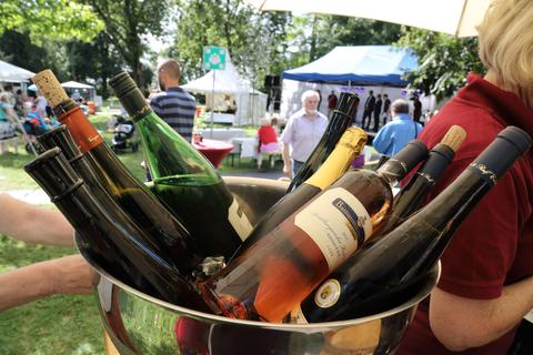 Das erste Weinfest im Verna-Park feierten die Rüsselsheimer 2016.