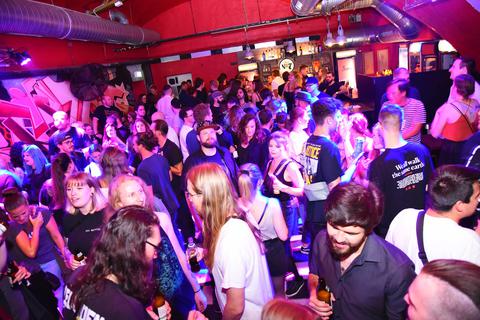 Im September öffneten die Mainzer Clubs wieder: Party ohne Abstand und Maske, wie hier im Caveau. Foto: Kristina Schäfer