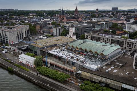 Die Bauarbeiten an der Rheingoldhalle in Mainz. Foto: Sascha Kopp