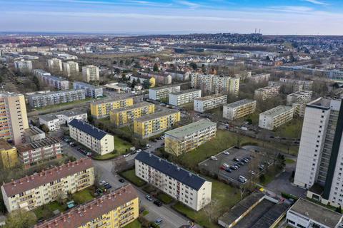 2020 und 2021 ist die Zahl der geförderten Wohnungen gefallen, unter anderem weil in der Berliner Siedlung bei 280 Wohnungen die Förderung auslief         Foto: Sascha Kopp