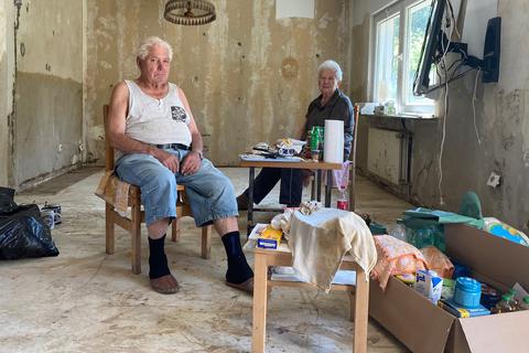 Jürgen und Gisela Bleßmann haben das Unglück im ersten Obergeschoss verschlafen. Senioren aus der Nachbarschaft hatten ihr Schlafzimmer im Erdgeschoss und sind ertrunken. Foto: Carina Schmidt