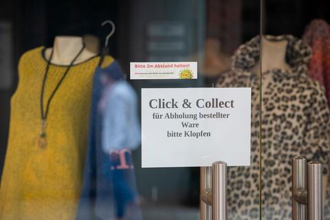 Zurück zu "click & collect" geht es am Freitag wieder für den Alsfelder Einzelhandel.   Foto: Friso Gentsch/dpa 