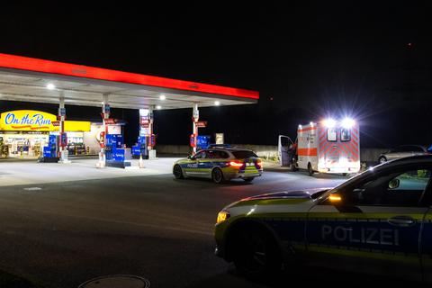 Auf der Autobahnraststätte Flörsheim-Weilbach an der A66 ist am Samstagabend eine Auseinandersetzung zwischen zwei Lkw-Fahrern eskaliert. Foto: 5Vision.media
