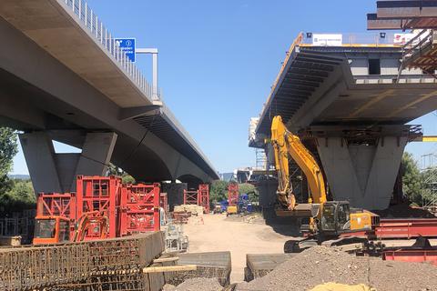 Die Bauarbeiten an der Schiersteiner Brücke sollen bis 2021 dauern. Foto: Harald Kaster