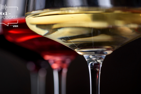Welche Formen für welche Weine? Tipps für das richtige Glas gibt es im Podcast Weinx1.  Foto: Adobe Stock – hitdelight