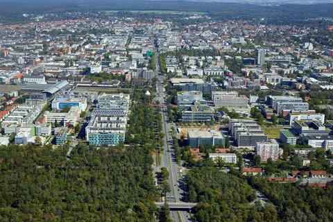 Darmstadt, deine Streitorte: Es gibt aktuell ein paar Stellen in der Stadt, die heiß diskutiert werden. Hier ein Luftbild auf die Weststadt. 