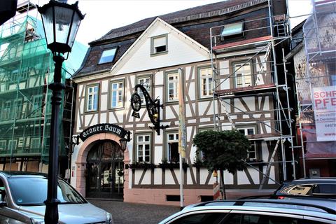 Das Gasthaus „Grüner Baum“ in Michelstadt mit frisch saniertem Giebel. Foto: Ernst Schmerker