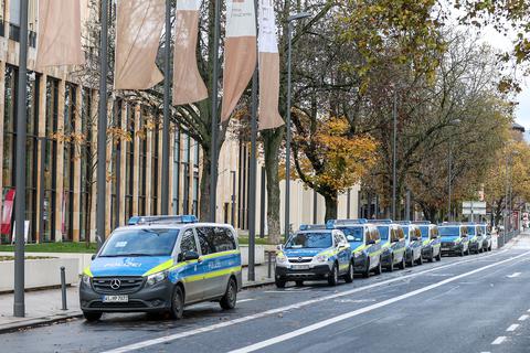 Am RMCC stehen Polizeifahrzeuge, die am Donnerstag und Freitag für die Eskorten der G7-Innenminister verantwortlich waren.