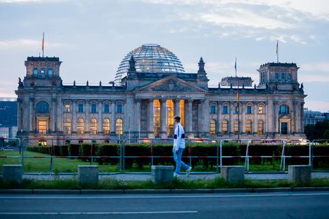 Wir haben unsere Leserinnen und Leser gefragt: Wer soll künftig im Bundestag sitzen? Foto: Christoph Soeder/dpa