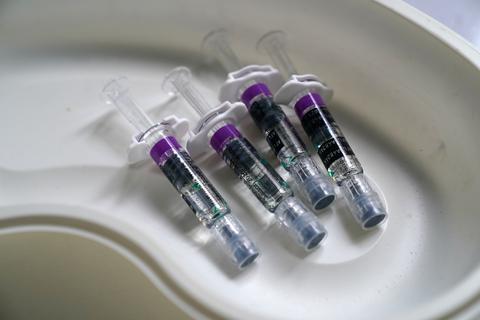 Spritzen mit einem Impfstoff gegen Grippe. Symbolfoto: dpa