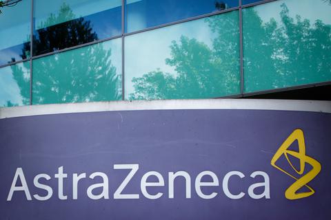 Das Logo von AstraZeneca ist vor einem Gebäude des Pharmakonzerns in Luton zu sehen.  Foto: dpa