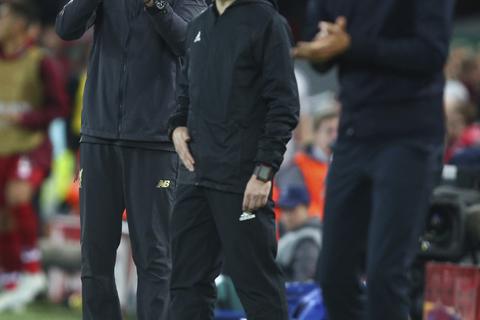 Jürgen Klopp und Thomas Tuchel während des Champions League-Spiels zwischen Liverpool und Paris. Foto: dpa