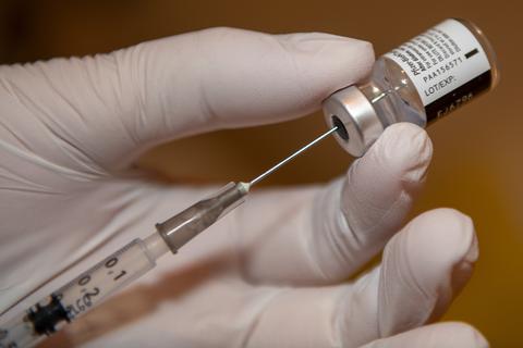 Personen der zweiten Prioritätsgruppe können sich jetzt in Hessen für Impftermine anmelden. Archivfoto: dpa
