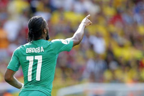 Didier Drogba - das bekannteste Fußball-Gesicht der Elfenbeinküste. Im ungewohnten Grün konnte aber auch er das Ruder gegen Kolumbien nicht herumreißen. Foto: dpa