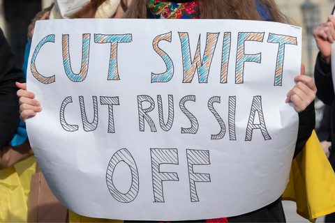 Die Abkopplung Russlands von Swift gilt als schärfstes Schwert bei den Sanktionen. Foto: Paul Zinken/dpa