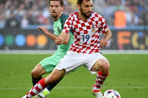 Milan Badelj (rechts) steht in Italien hoch im Kurs. Bei dieser WM hat der Kroate allerdings noch keine Minute gespielt. Foto: dpa