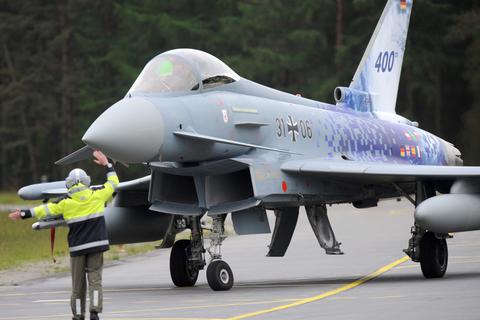Jets, Schiffe, Helikopter - die Bundeswehr hat ein Ersatzteil-Problem. Foto: dpa