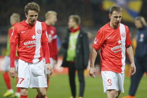 Bedient nach der Niederlage: Nicolai Müller und Zdenek Pospech.