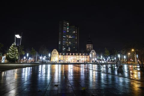 Leer wie in einer Geisterstadt ist der Alte Meßplatz in Mannheim. Hier gilt bis 14. Dezember eine Ausgangsbeschränkung. Foto: dpa