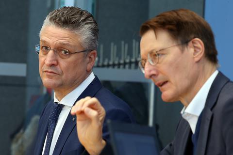 RKI-Chef Wieler (links) und Gesundheitsminister Lauterbach auf einer gemeinsamen Pressekonferenz in Berlin. Foto: dpa