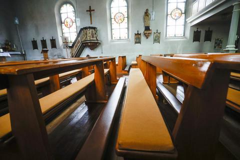 Christen wenden sich ab, den Kirchen droht Leere. Foto: Guido Schiek