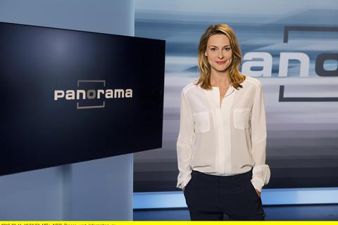 Anja Reschke moderiert seit mehr als 20 Jahren die Sendung „Panorama“. Anfeindungen und Drohungen sei sie gewohnt, sagt die TV-Journalistin als Zeugin vor Gericht. Foto: NDR/Thomas Pritschet