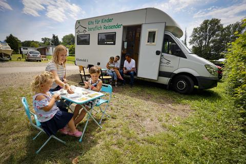 Mit dem Wohnmobil zur Kinderbetreuung auf dem Campingplatz: Das Leben von Zirkusfamilien während der Corona-Pandemie. Foto: Sascha Kopp
