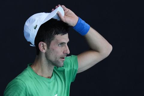 Für Novak Djokovic enden die Australian Open früher als gedacht. Foto: dpa