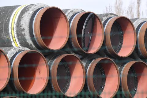 Rohre für den Bau der fast fertiggestellten Erdgaspipeline Nord Stream 2 von Russland nach Deutschland. Archivfoto: dpa