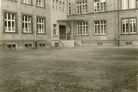 Der Innenhof der Immanuel-Kant-Schule im Jahr 1932. Foto: Stadtarchiv
