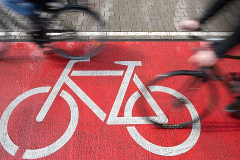 Fahrradfahren ist beliebt und E-Bikes sind im Trend. Alles rund um das Thema Radfahren.  Foto: Friso Gentsch/dpa