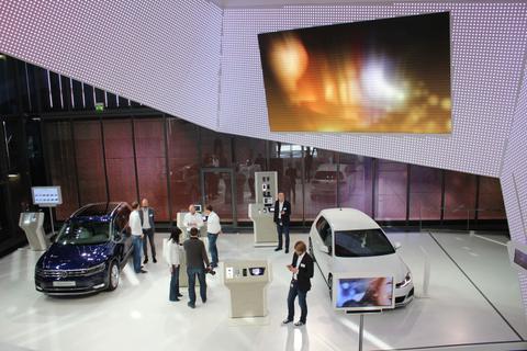 Auf einer "Hausmesse" mit Namen "CES@Autostadt" zeigte VW, wie sich das Unternehmen die Zukunft des Autos in Bezug auf die Digitalisierung vorstellt. Foto: Chowanetz