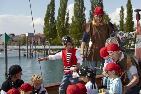 In Immenstaad werden Piratenfahrten mit dem Segelschiff für Familien angeboten.Foto: Christoph Düpper  Foto: Christoph Düpper