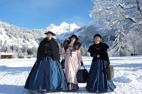 Feine Damen in Pelz und edlen Roben wandeln jedes Jahr im Januar durch Kandersteg.Foto: Claudia Diemar  Foto: Claudia Diemar