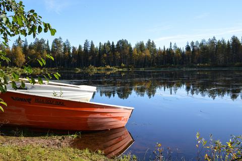 Der Norden Finnlands ist dünn besiedelt. Hier stehen die Chancen gut, dass man einen der zahllosen Seen ganz für sich alleine hat. Foto: Anna Röttgers