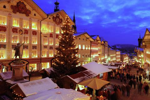 Der stimmungsvolle Weihnachtsmarkt in Bad Tölz verbreitet Festtagsstimmung unter Besuchern und Einheimischen.Foto: Claudia Diemar   Foto: Claudia Diemar 